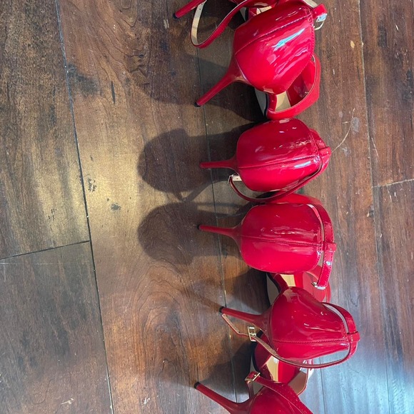 Red heels - Picture 2 of 4